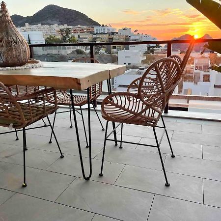 Luxury Designer Apartment - Unbeatable Sea Views Агилас Экстерьер фото