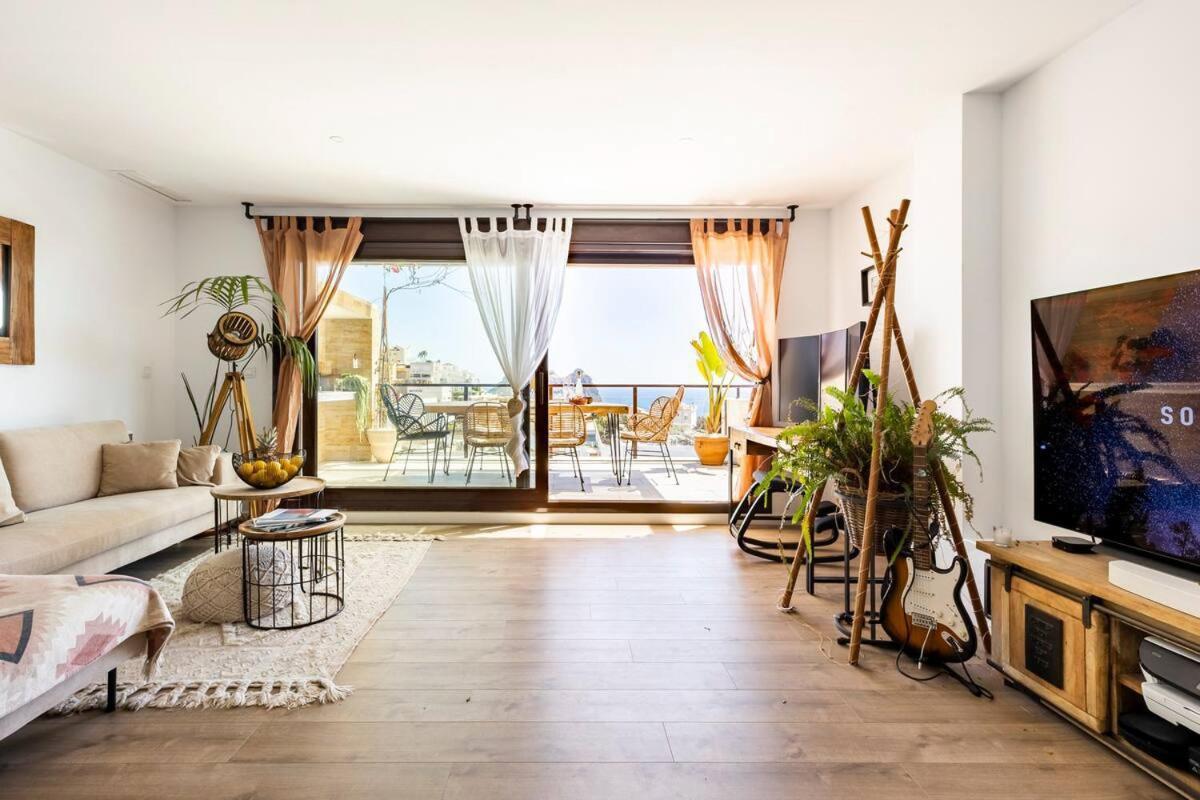 Luxury Designer Apartment - Unbeatable Sea Views Агилас Экстерьер фото
