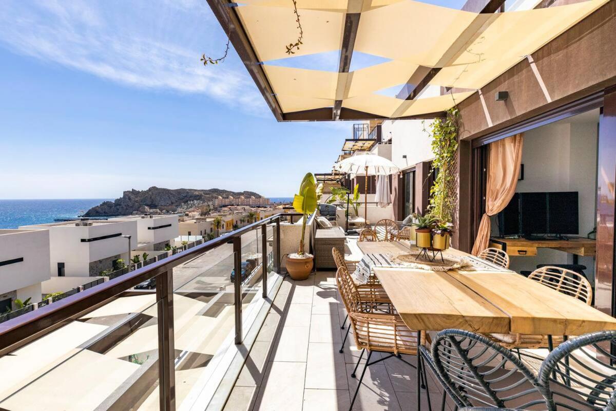 Luxury Designer Apartment - Unbeatable Sea Views Агилас Экстерьер фото