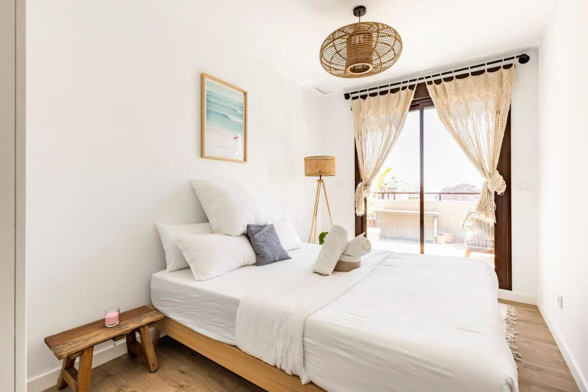 Luxury Designer Apartment - Unbeatable Sea Views Агилас Экстерьер фото